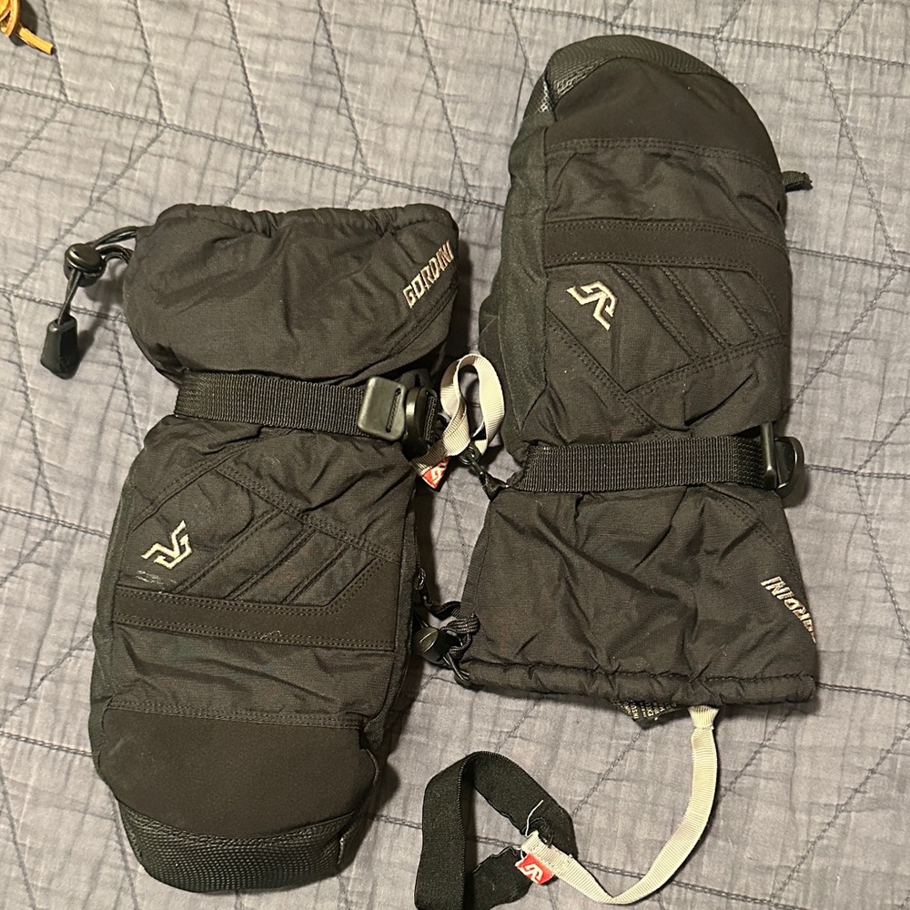 Gordini Black Women's Mittens